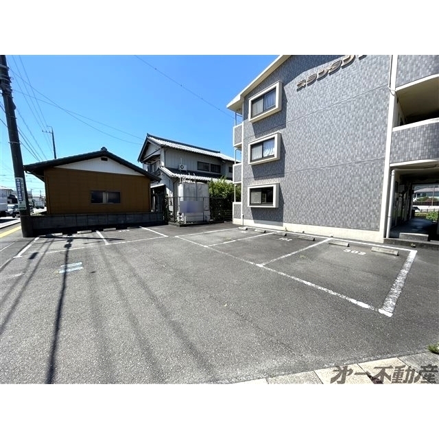 駐車場　駐車場