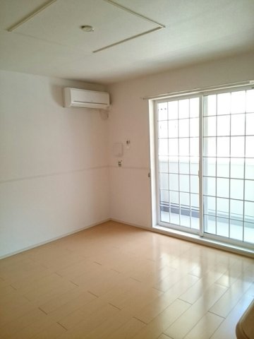 居室・リビング　ゆったり過ごせる居間です