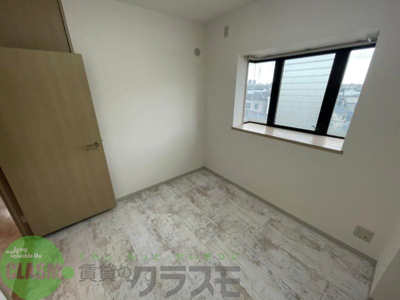 その他部屋・スペース　開放的な寝室です
