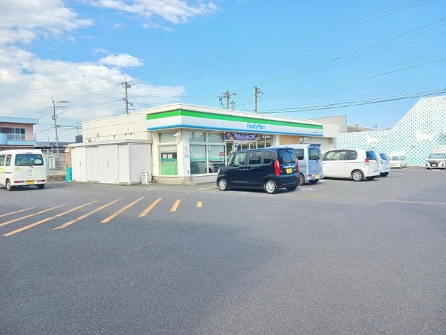 コンビニ　ファミリーマート鹿屋寿四丁目店（コンビニ）まで550m