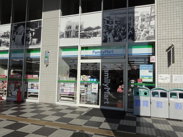 コンビニ　ファミリーマート（コンビニ）まで70m