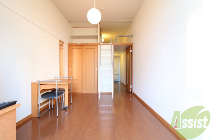 居室・リビング　１Ｆはフローリングです！！