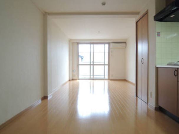 居室・リビング　＊同物件、別部屋になります。
