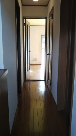 玄関　※別号室の写真となります
