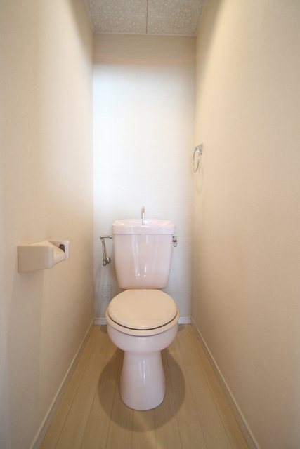 トイレ　※別室の参考写真の為、現況優先です。