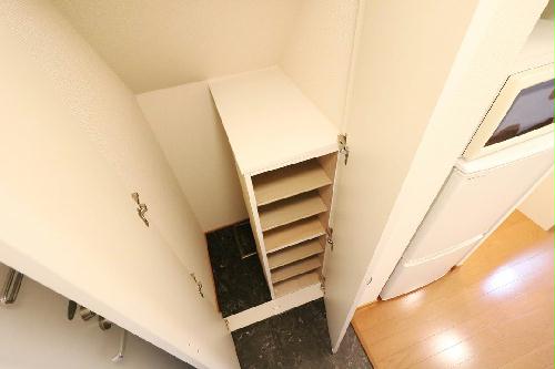 玄関　シューズボックス完備により女性でも安心