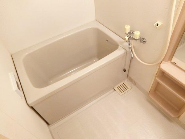 バス・シャワールーム　キレイにリフォームされています！