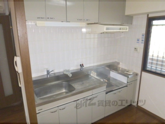 キッチン　多種多様な収納が可能です。