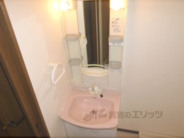 洗面設備　蛇口が伸びて便利です。