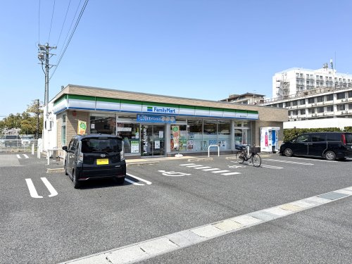 コンビニ　ファミリーマート 王子町店（コンビニ）まで786m