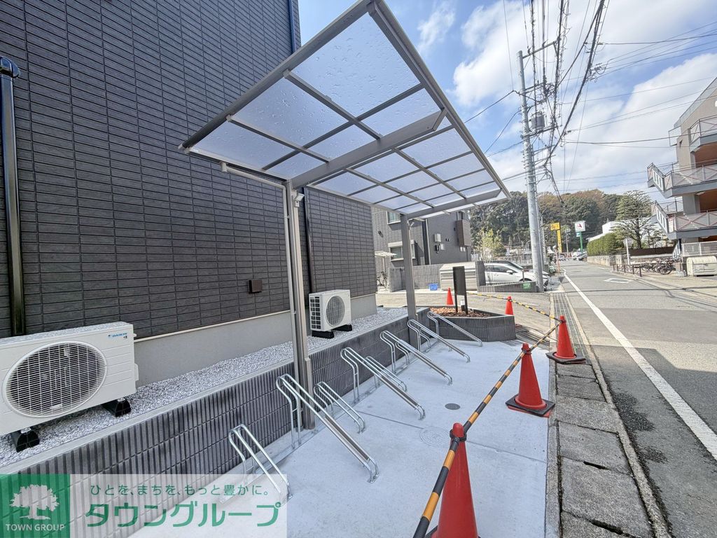 建物外観　駐車場