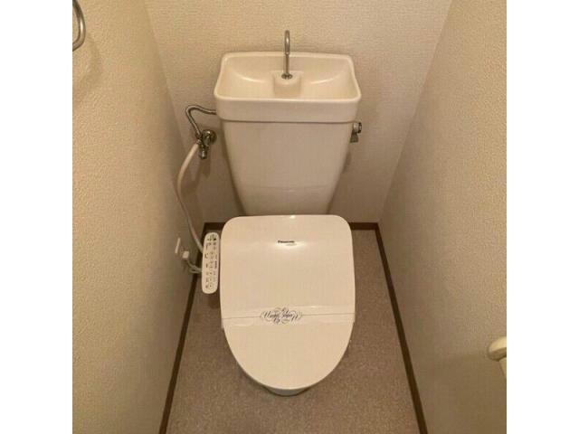 トイレ　他号室の写真になります。