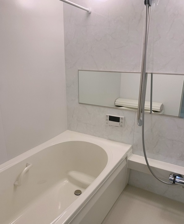 バス・シャワールーム　コンパクトで使いやすいお風呂です