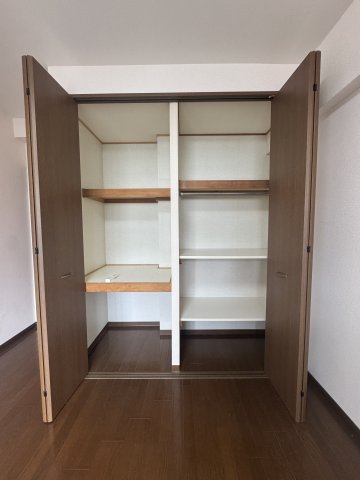 収納　アスリート新大阪II　クローゼット