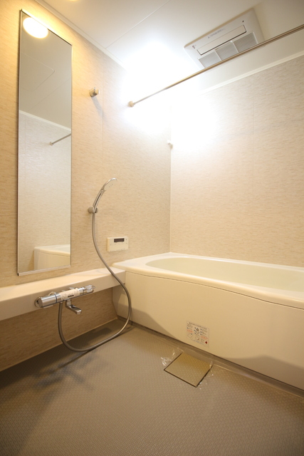 バス・シャワールーム　５０１号室モデルルーム写真※階数によりお部屋の色味が異なる場