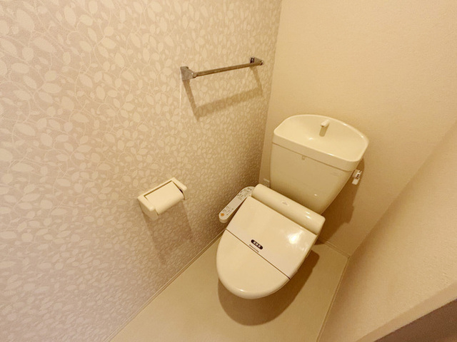 トイレ　温水洗浄暖房便座