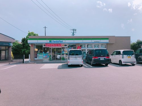 コンビニ　ファミリーマート 津久居井戸山店（コンビニ）まで794m