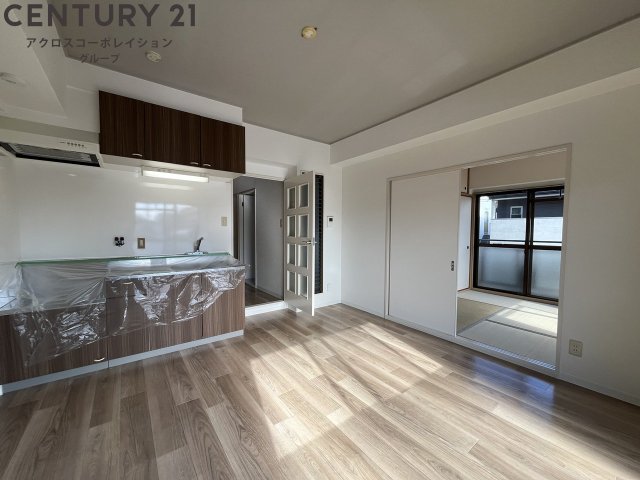 居室・リビング　床色が明るくて綺麗です♪