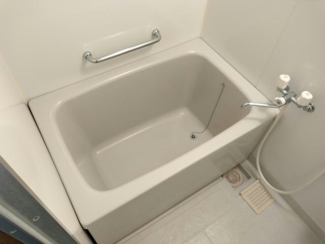 バス・シャワールーム　写真、間取図面などが現況と異なる場合は現況優先となります。