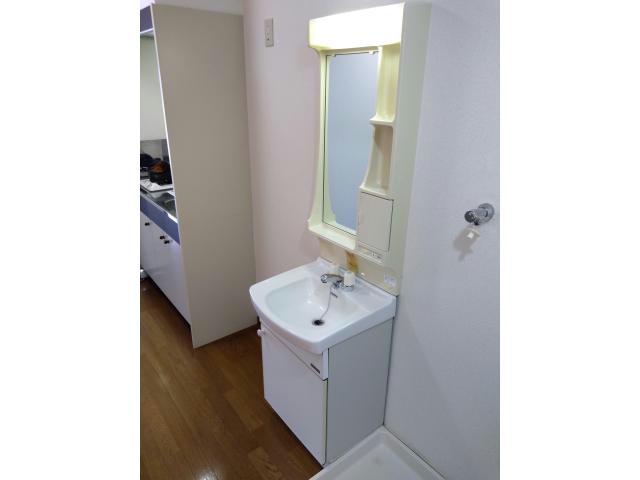 洗面設備　写真、間取図面などが現況と異なる場合は現況優先となります。