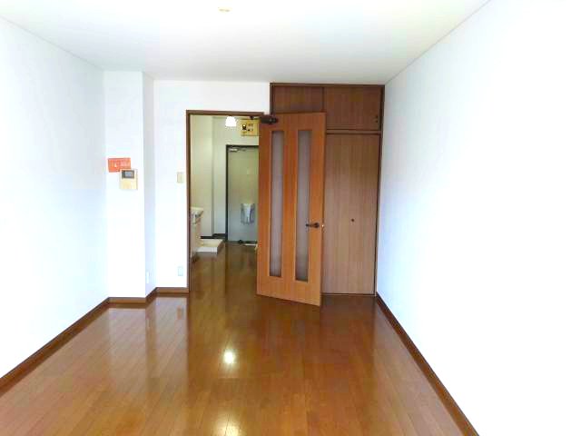 居室・リビング　写真、間取図面などが現況と異なる場合は現況優先となります。