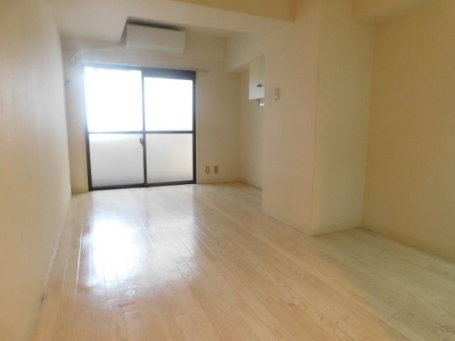 居室・リビング　同物件別部屋写真