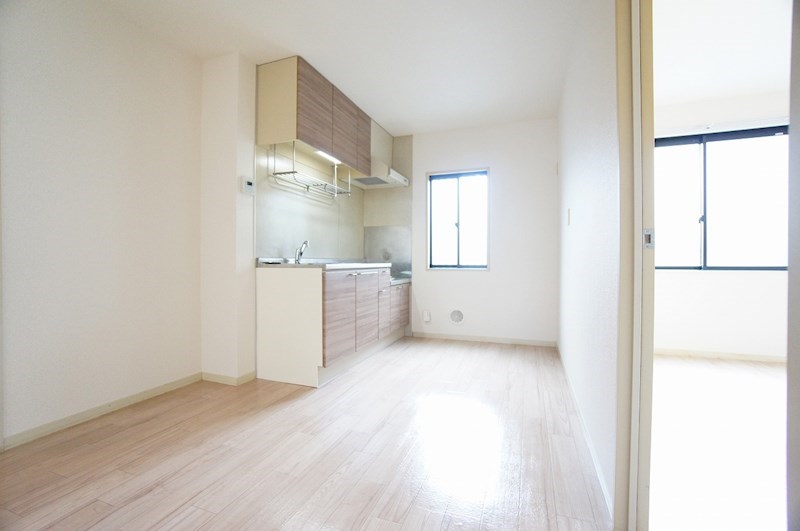 居室・リビング　6.7帖のダイニングキッチンです。