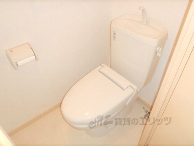 トイレ　暖房便座付き