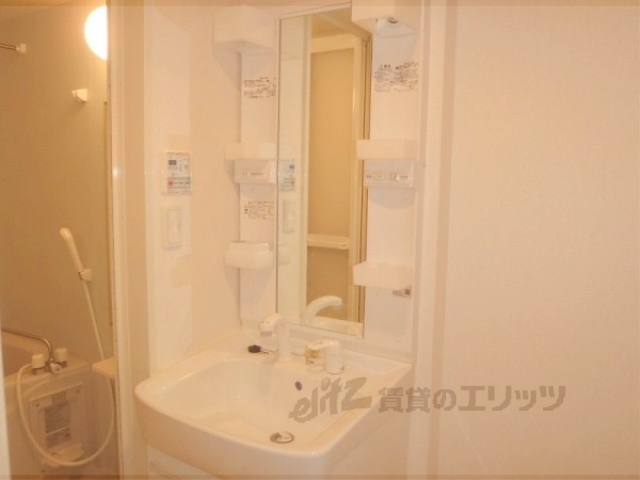 洗面設備　うれしい独立洗面台付き