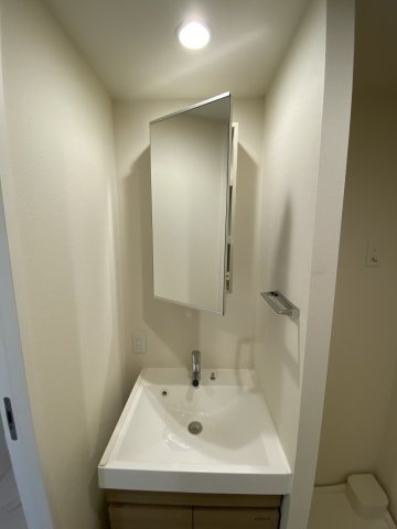 洗面設備　ドゥーエ立売堀　独立洗面化粧台