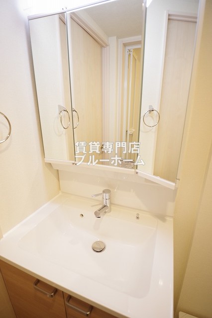 洗面設備　3面鏡のシャンプードレッサーです！