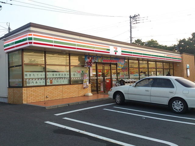 コンビニ　セブンイレブン（コンビニ）まで400m