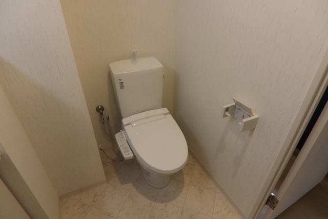 トイレ　※別室の参考写真の為、現況優先です。