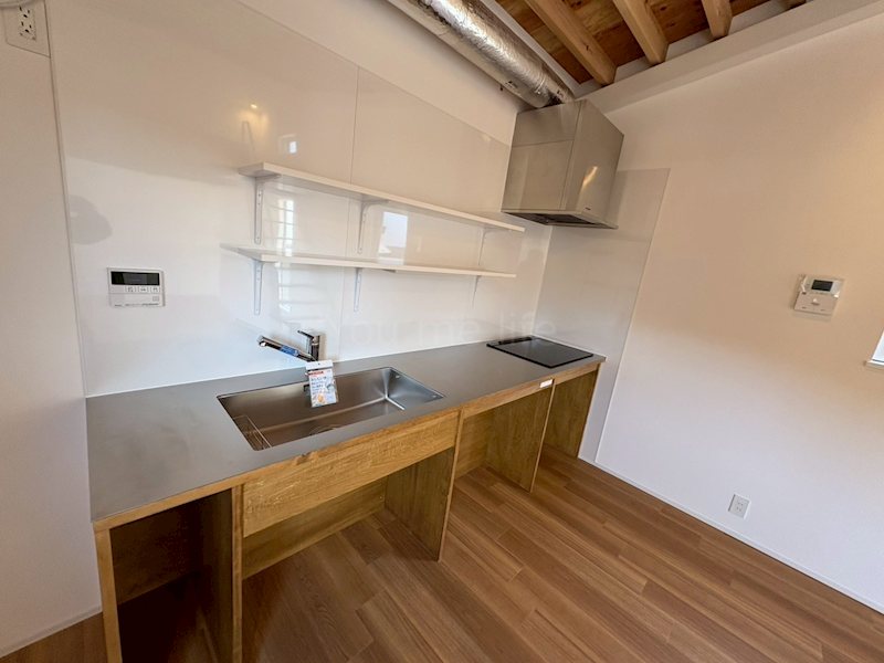 キッチン　シンプル造作スタイルのキッチン。ＩＨコンロです