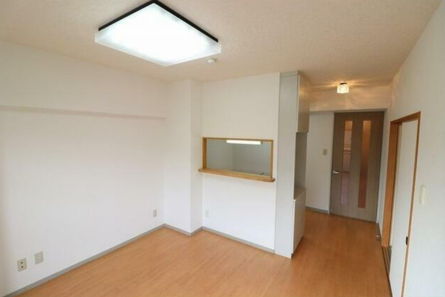 居室・リビング　別号室参考写真です