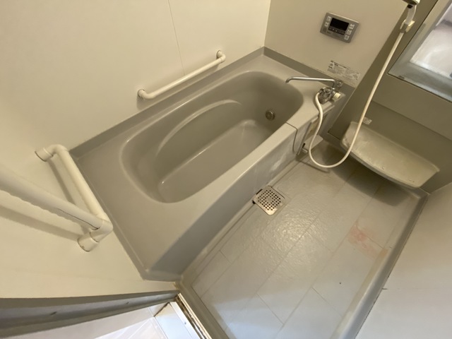 バス・シャワールーム　足をグーンと伸ばしてリラックス。