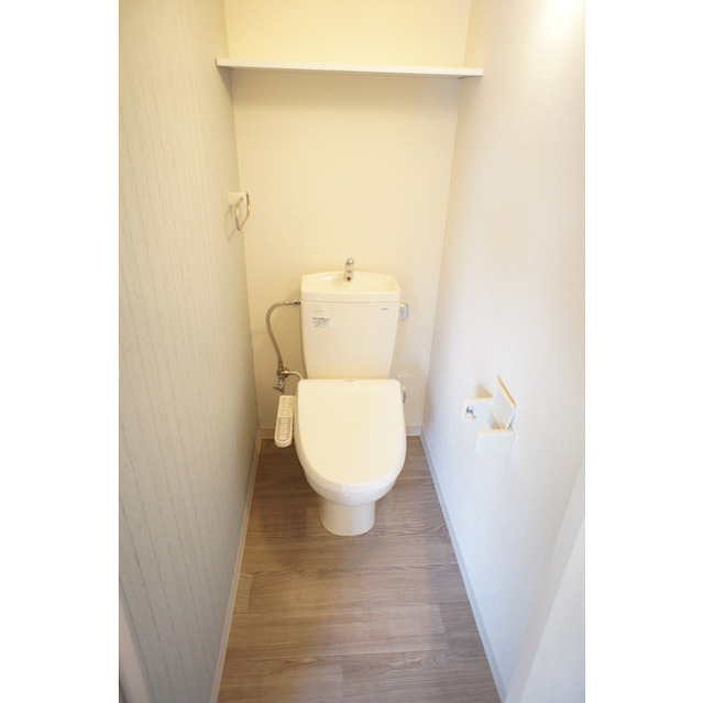 トイレ　快適なウォシュレット付きです♪