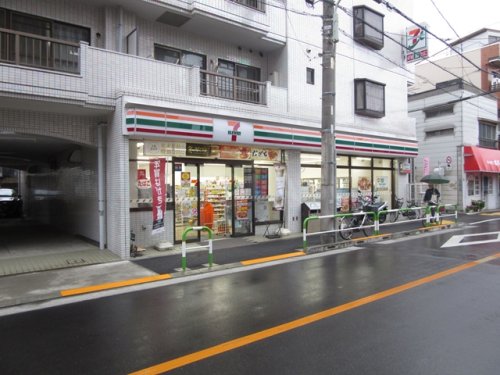 コンビニ　セブン-イレブン北区西ヶ原４丁目店（コンビニ）まで496m
