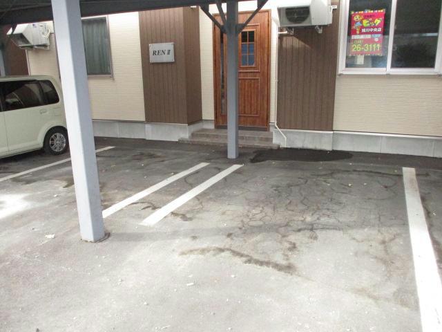 駐車場　駐車場