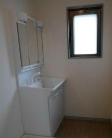 洗面設備　脱衣スペースもあります