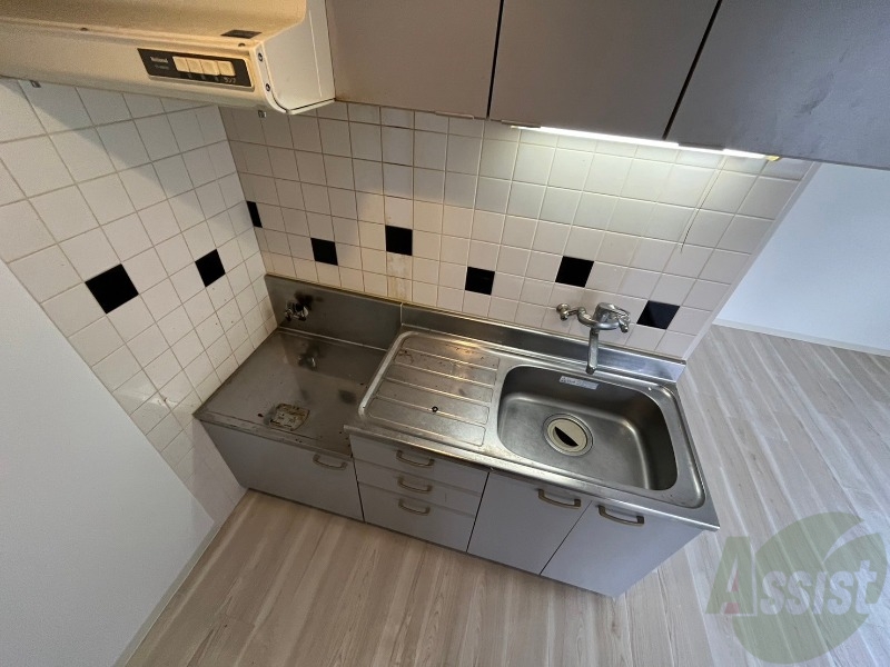 キッチン　キッチンです。ご自身でコンロを設置していただけます。