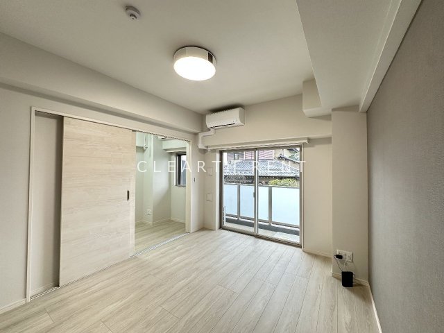 居室・リビング　同タイプ別住戸写真となります。現況と異なる場合がございます。