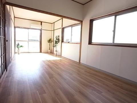 居室・リビング　室内