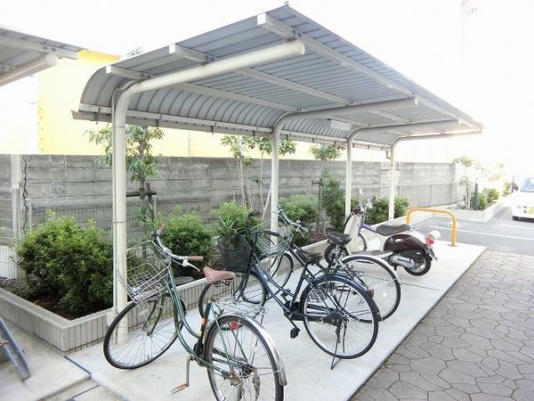 その他共有部分　屋根付き駐輪場！