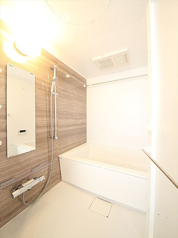 バス・シャワールーム　バスルーム