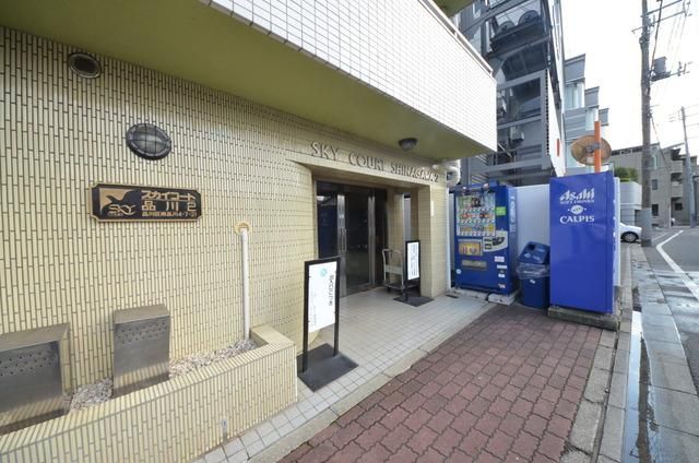 その他共有部分　★自動販売機があり、夜でも明るいエントランス前です★