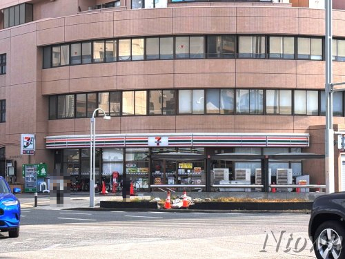 コンビニ　セブンイレブン 名古屋吹上駅前店（コンビニ）まで247m