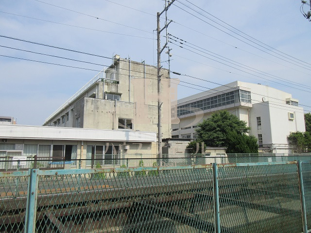 中学校　川口市立仲町中学校（中学校）まで89m