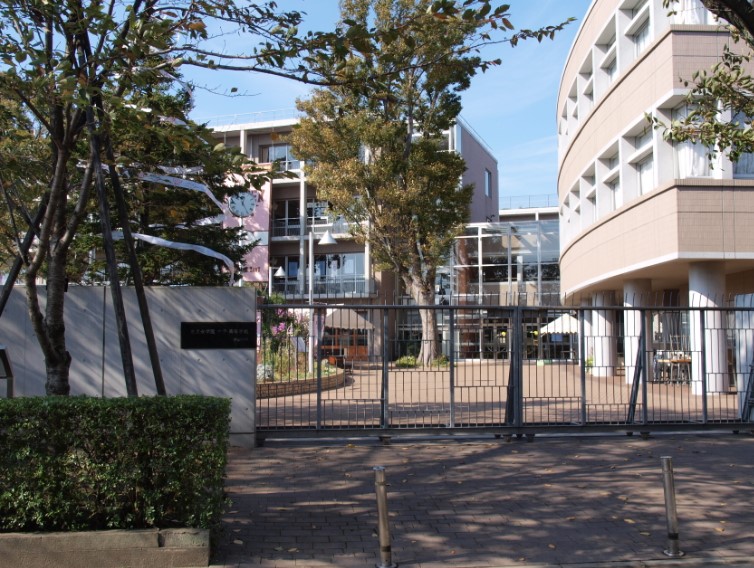 中学校　私立恵泉女学園中学校（中学校）まで400m