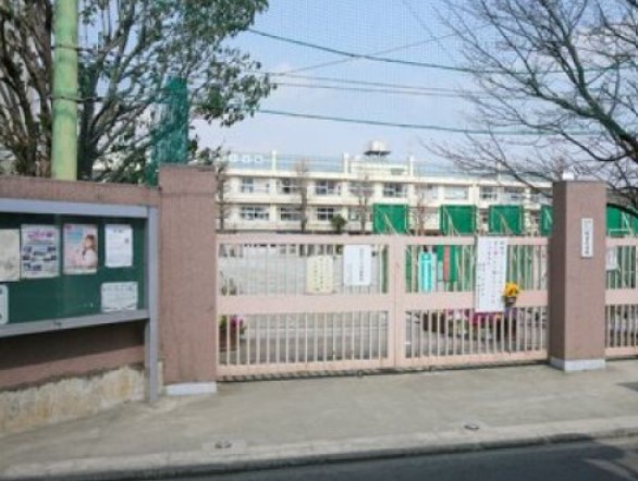 小学校　世田谷区立経堂小学校（小学校）まで620m